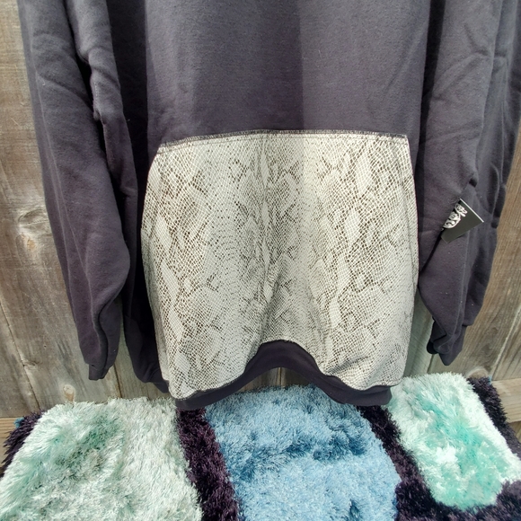 Sweater - Picture 6 of 8